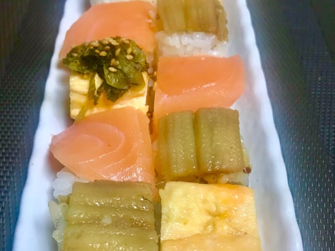 4貫(回転寿司ならニ皿分)で作る♪カサマシ寿司